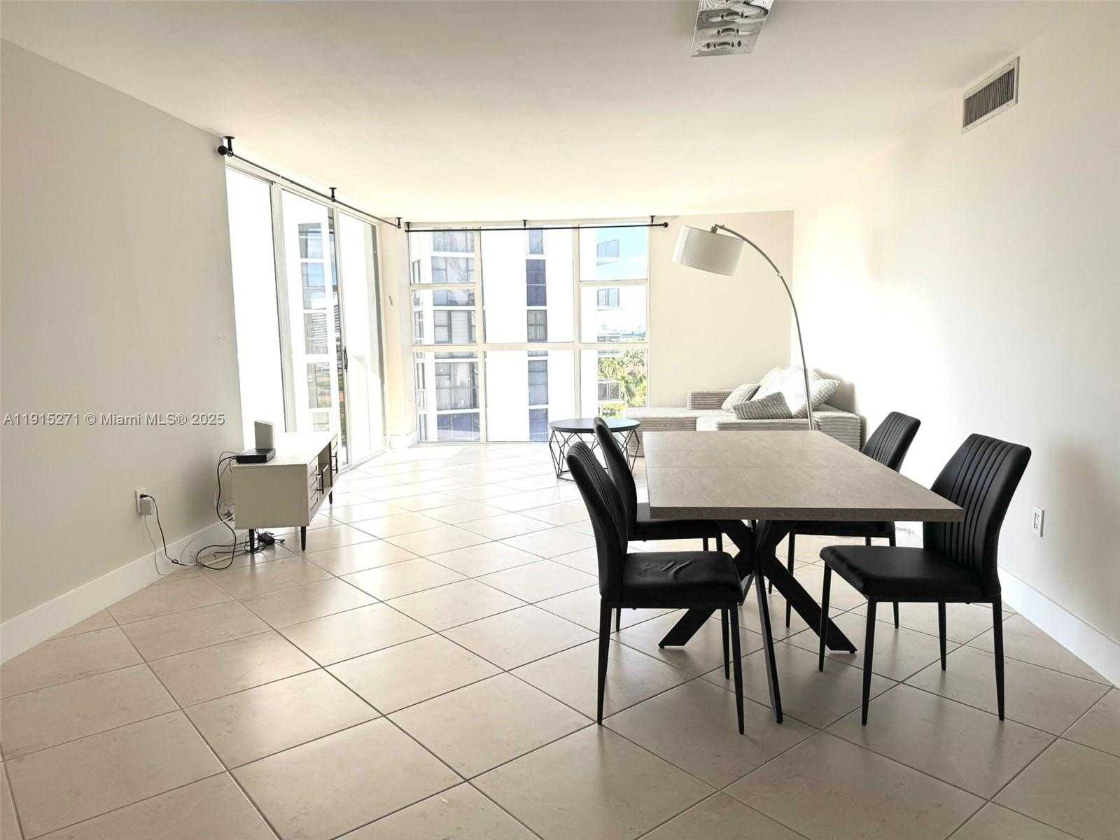 Small Image of 3731 NORTH COUNTRY CLUB DR #928, Aventura Number 3