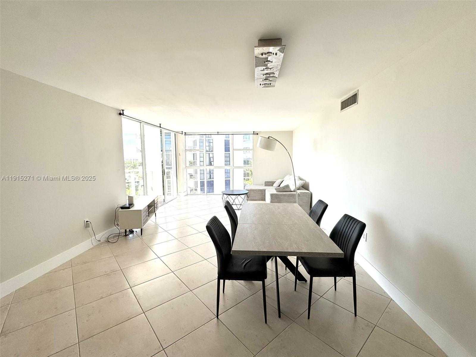 Small Image of 3731 NORTH COUNTRY CLUB DR #928, Aventura Number 4
