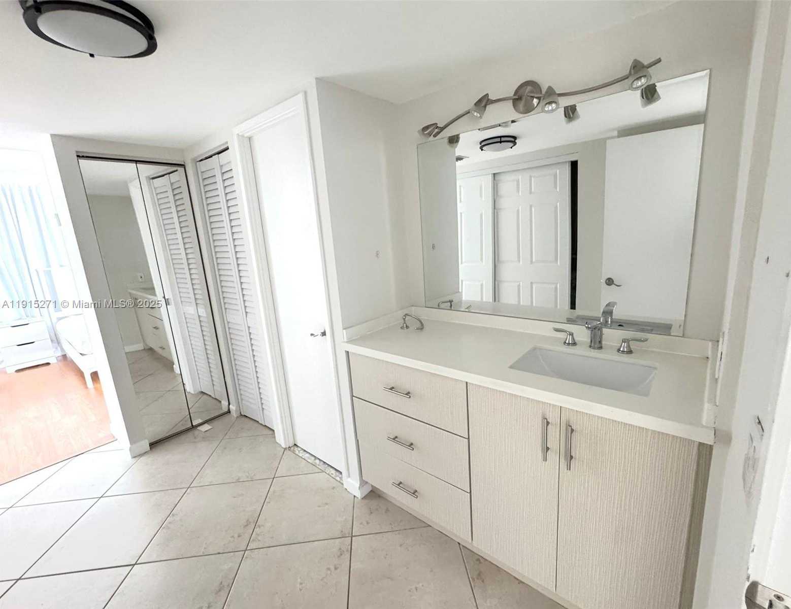 Small Image of 3731 NORTH COUNTRY CLUB DR #928, Aventura Number 8