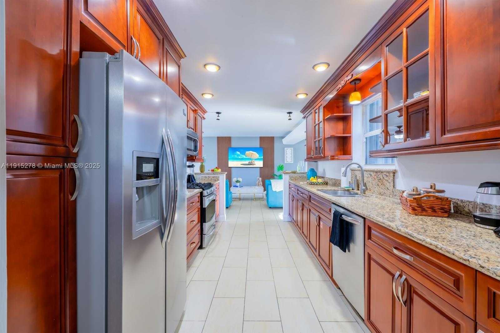 Small Image of 312 NORTH LUNA CT, Hollywood Number 17