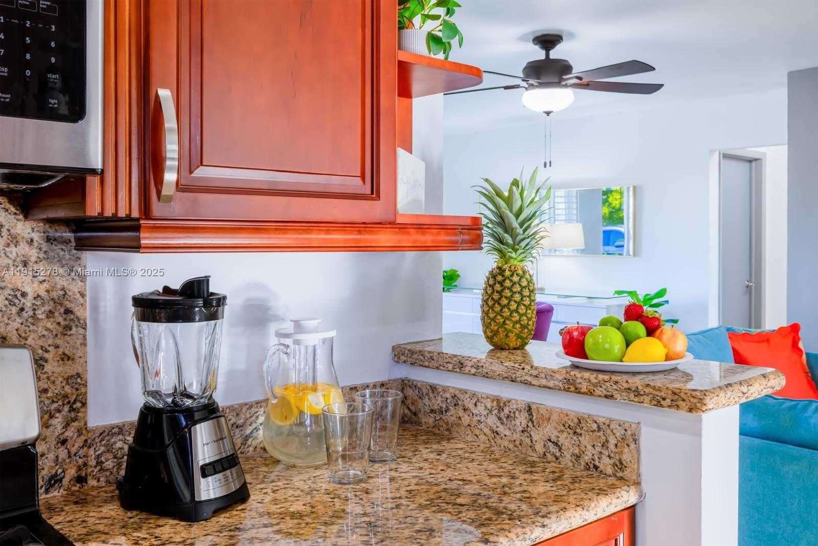 Small Image of 312 NORTH LUNA CT, Hollywood Number 18