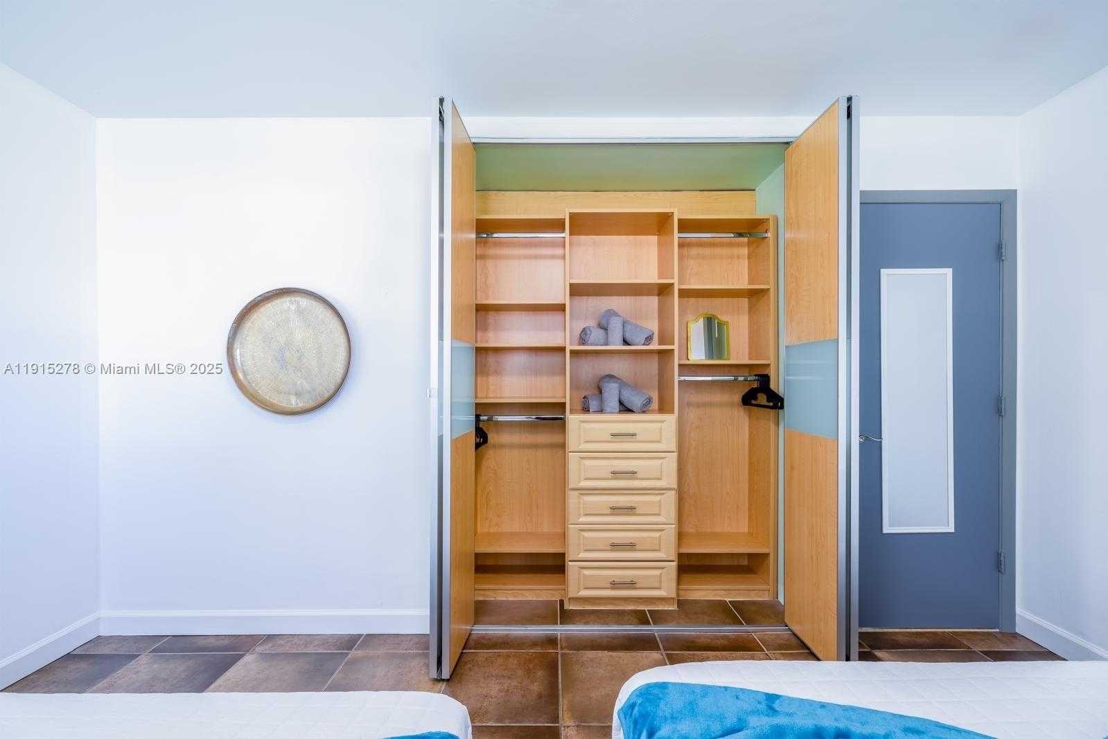 Small Image of 312 NORTH LUNA CT, Hollywood Number 21