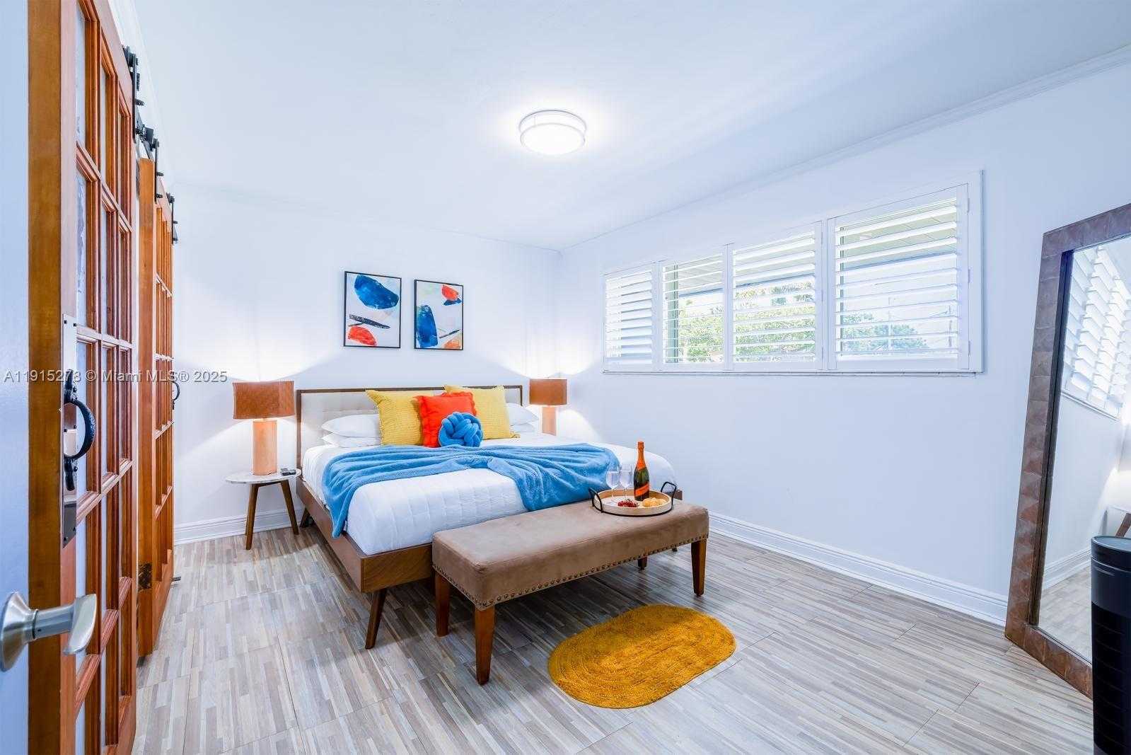 Small Image of 312 NORTH LUNA CT, Hollywood Number 25