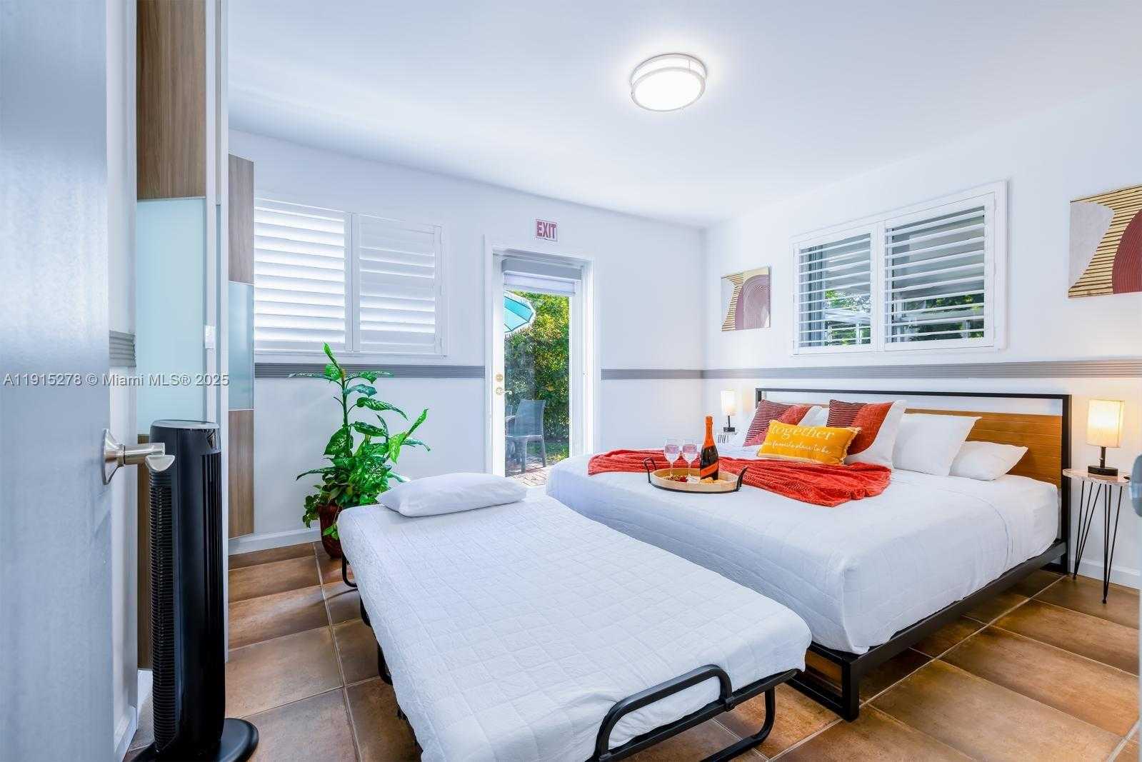 Small Image of 312 NORTH LUNA CT, Hollywood Number 26