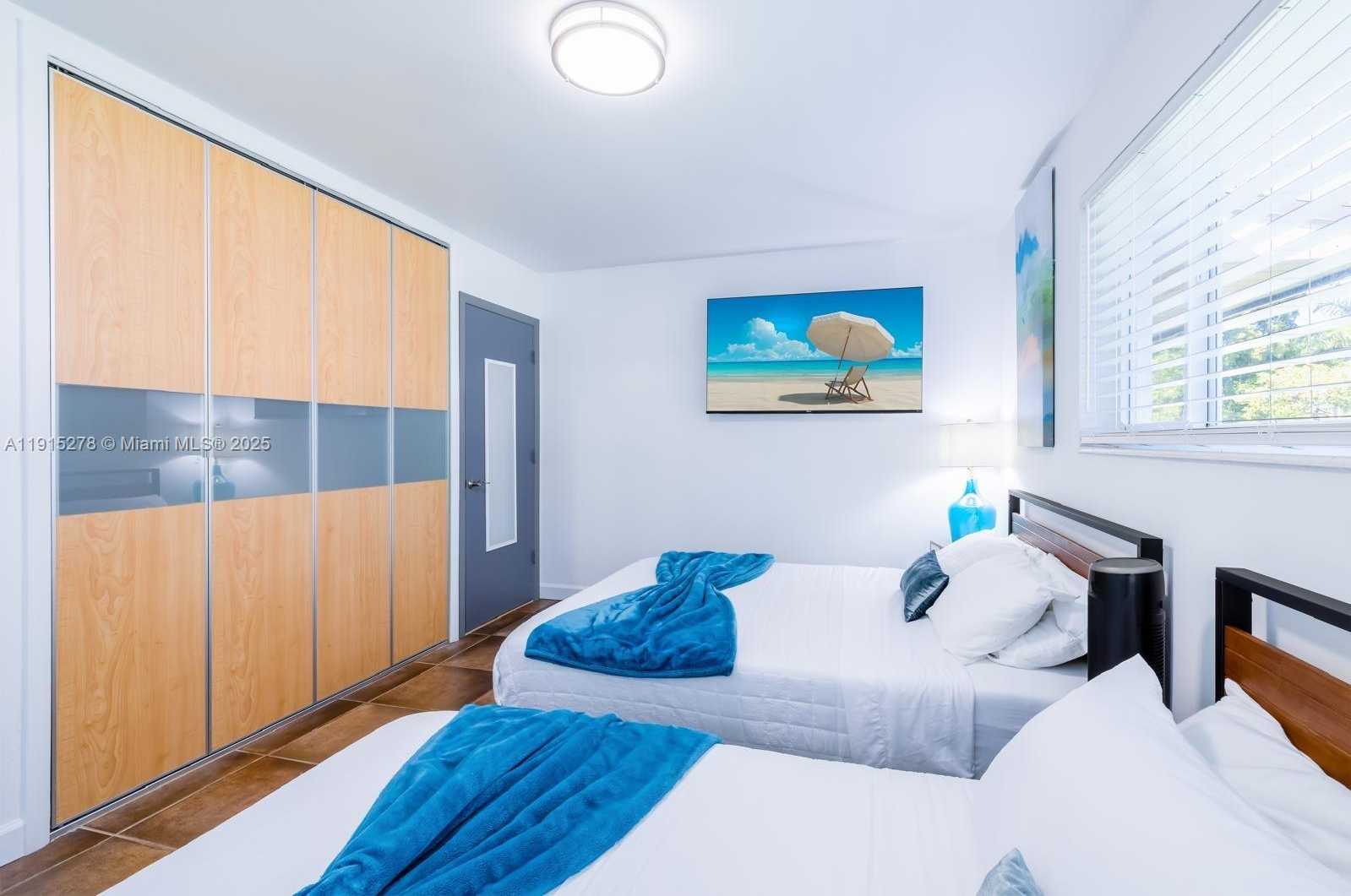 Small Image of 312 NORTH LUNA CT, Hollywood Number 30