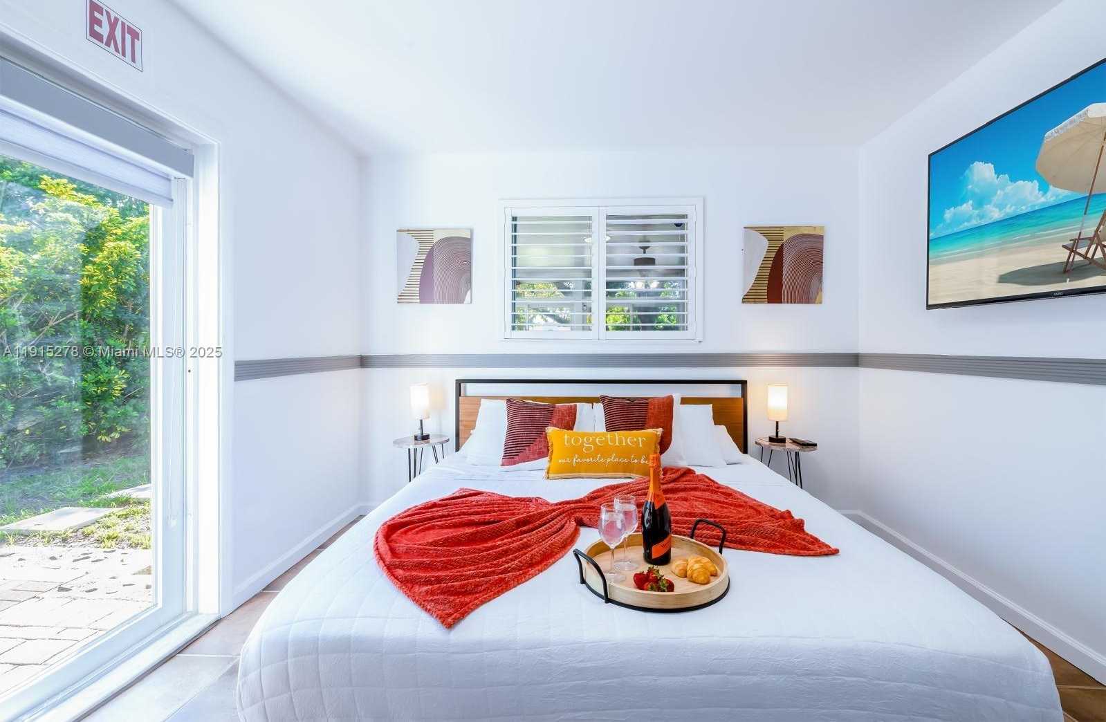 Small Image of 312 NORTH LUNA CT, Hollywood Number 32