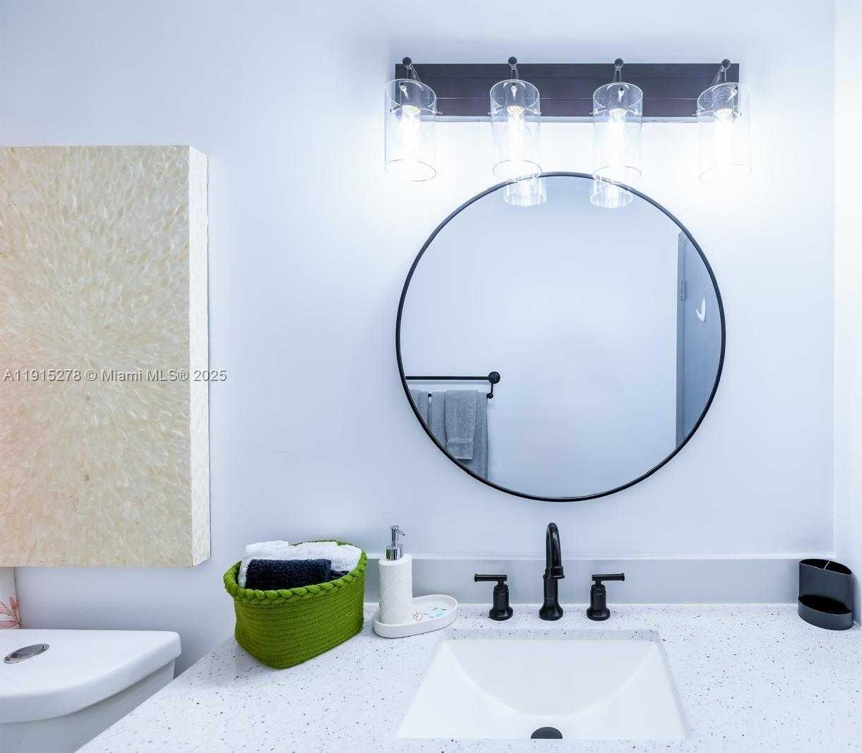 Small Image of 312 NORTH LUNA CT, Hollywood Number 35