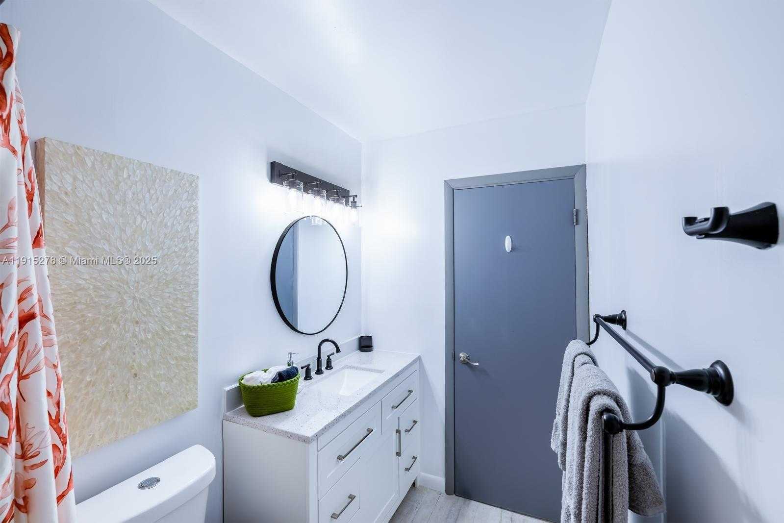 Small Image of 312 NORTH LUNA CT, Hollywood Number 38