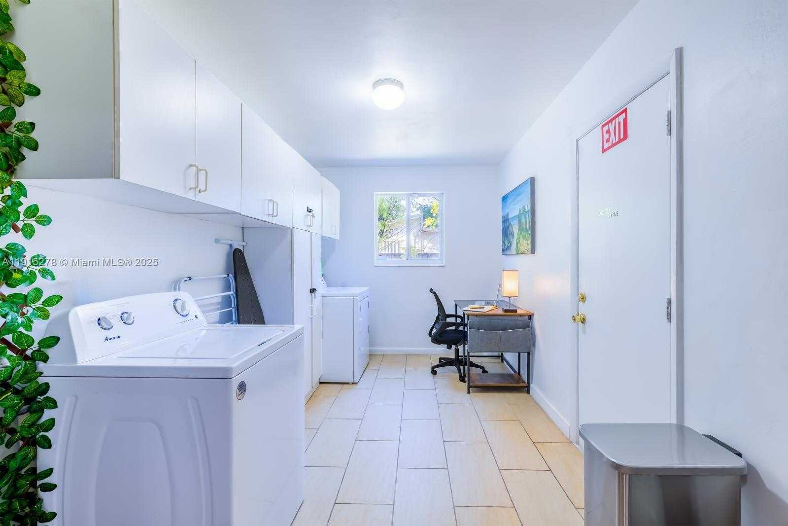 Small Image of 312 NORTH LUNA CT, Hollywood Number 39