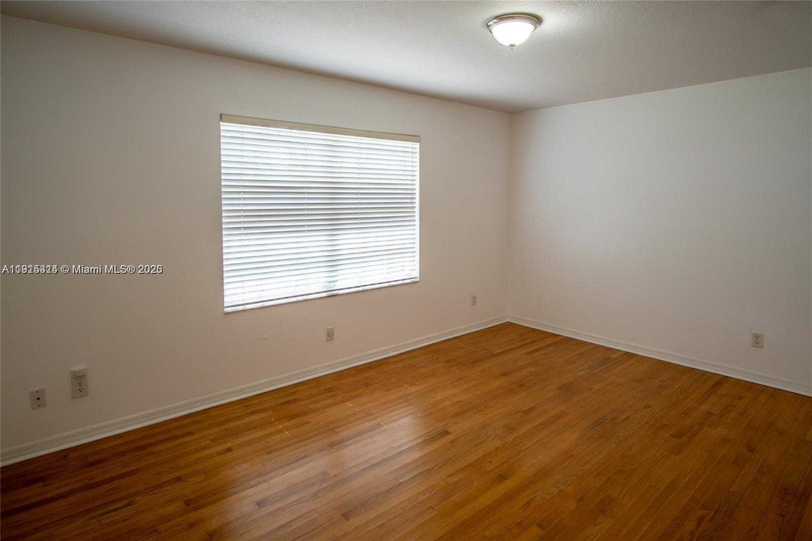 Small Image of 18405 SOUTH WEST 216TH ST, Miami Number 11