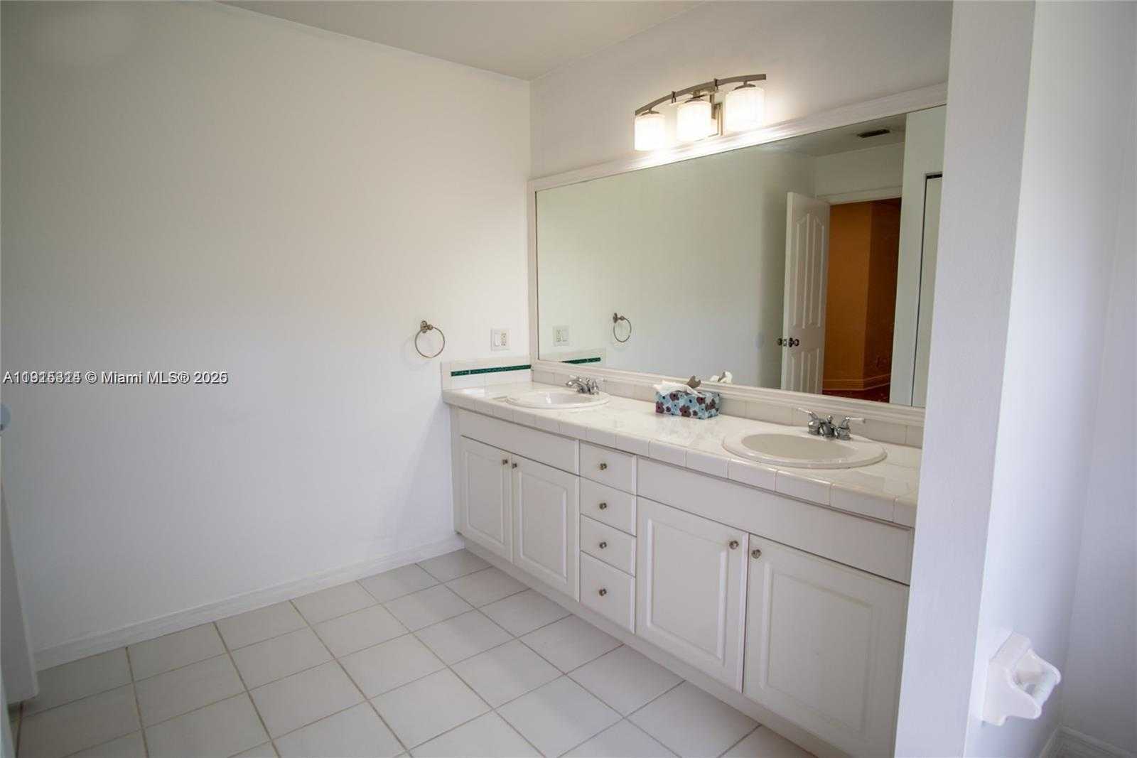 Small Image of 18405 SOUTH WEST 216TH ST, Miami Number 13