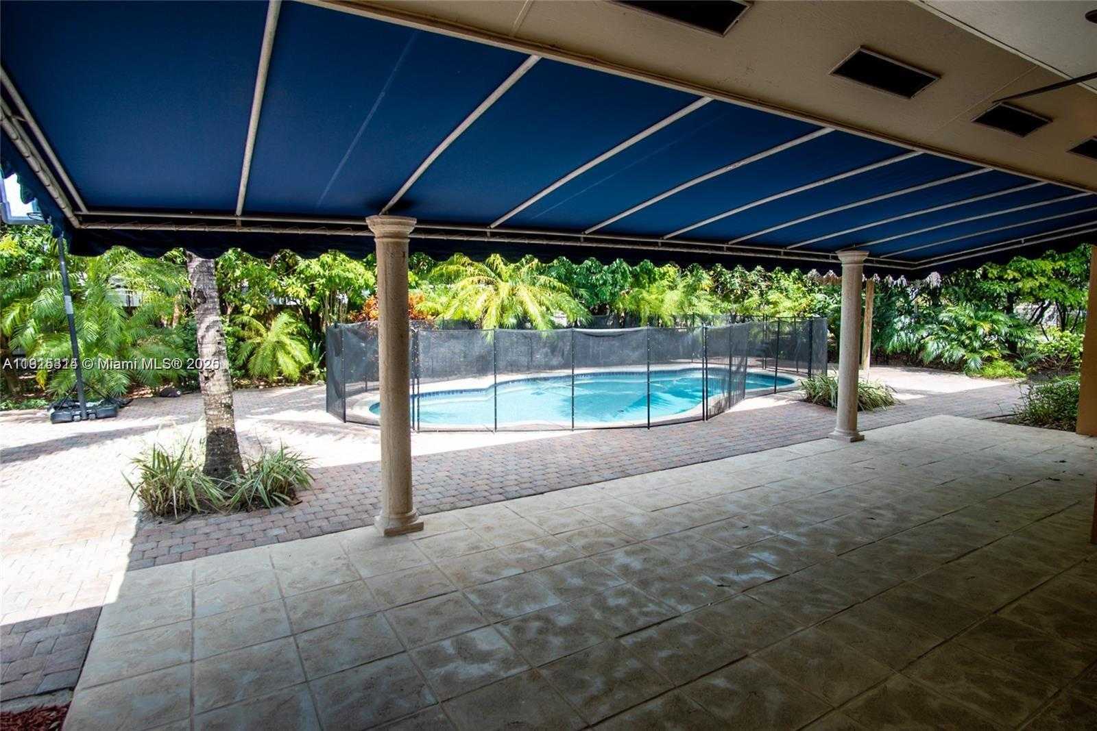 Small Image of 18405 SOUTH WEST 216TH ST, Miami Number 14