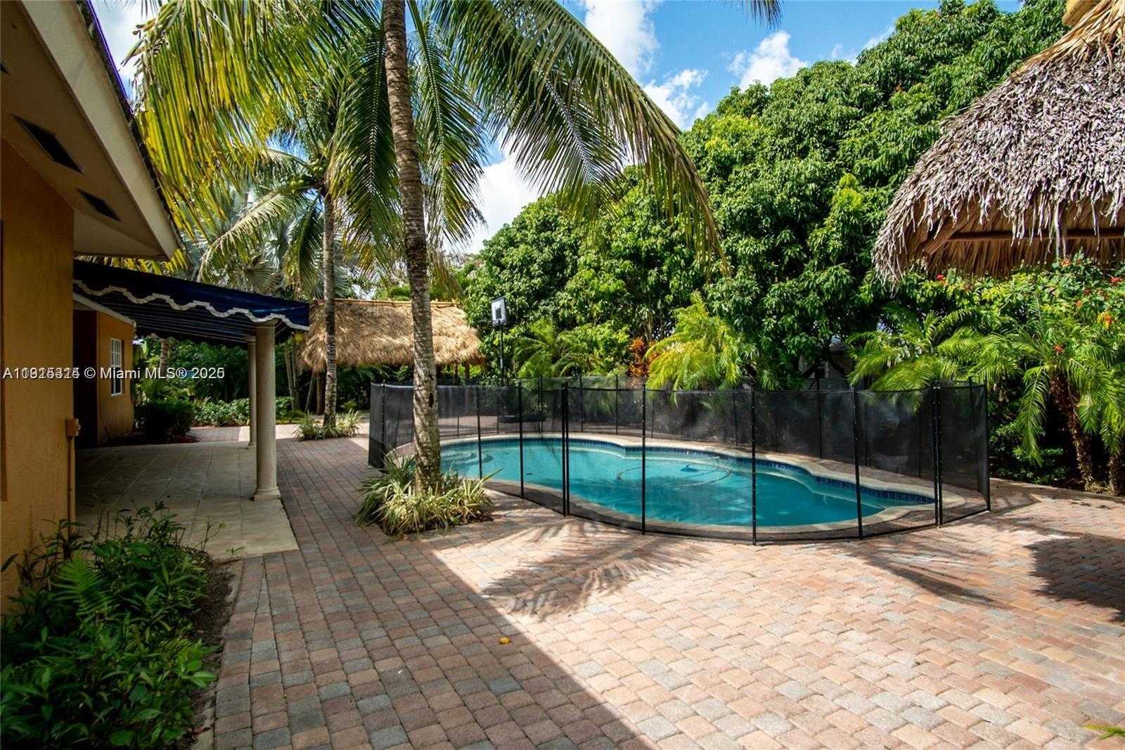 Small Image of 18405 SOUTH WEST 216TH ST, Miami Number 15