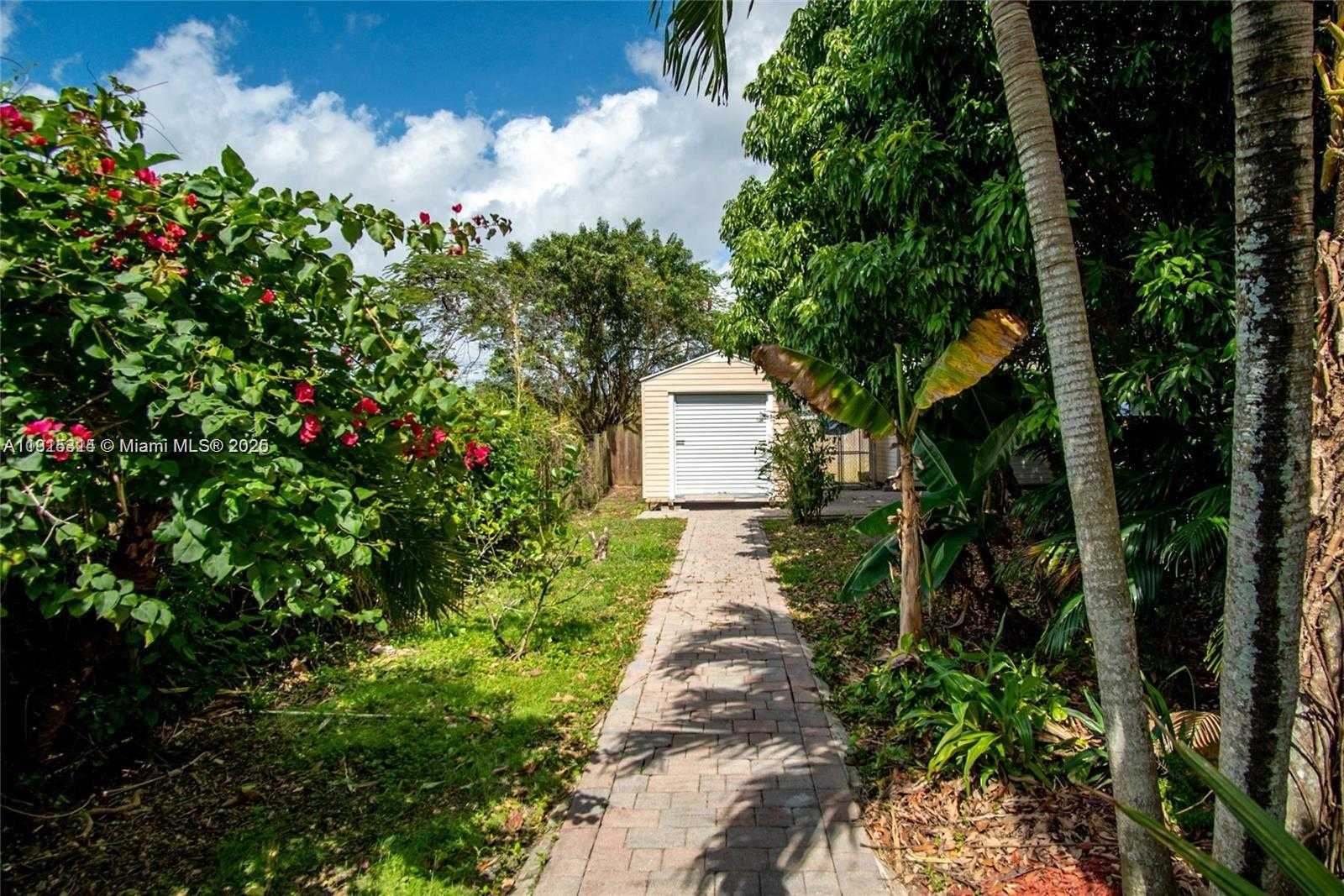 Small Image of 18405 SOUTH WEST 216TH ST, Miami Number 17