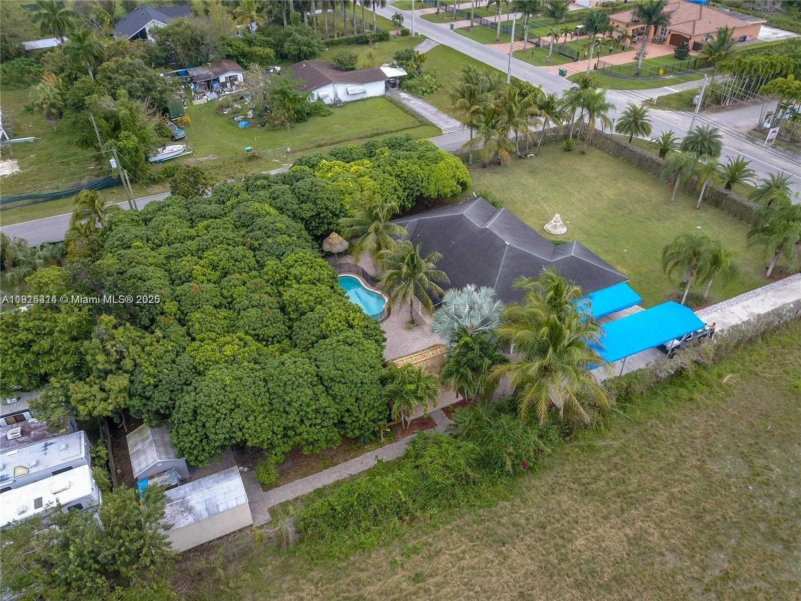 Small Image of 18405 SOUTH WEST 216TH ST, Miami Number 2