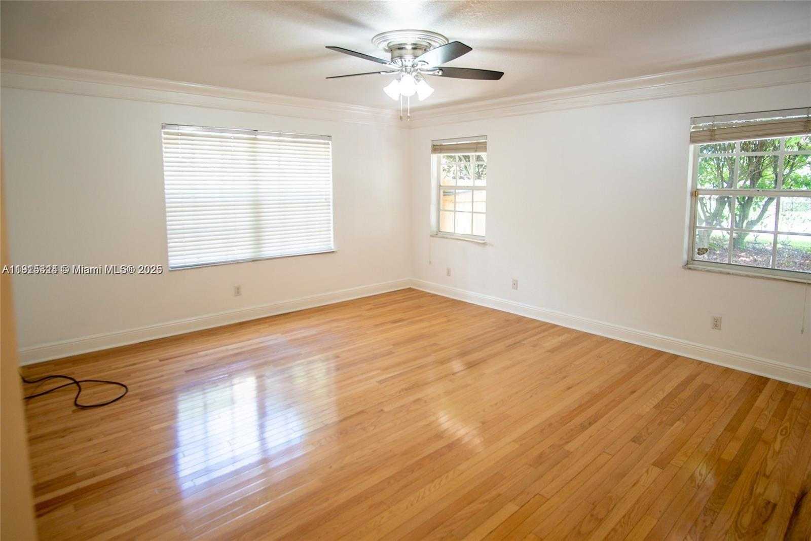 Small Image of 18405 SOUTH WEST 216TH ST, Miami Number 7