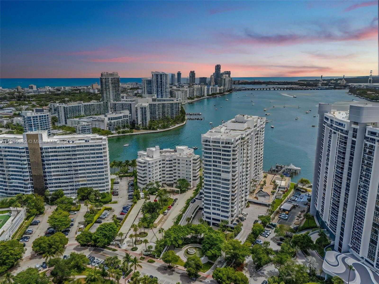 Small Image of 11 ISLAND AVE #411, Miami Beach Number 2