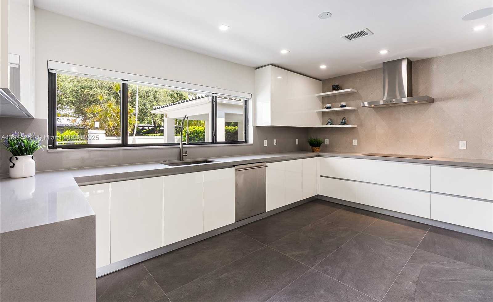 Small Image of 1600 MICANOPY AVE, Miami Number 10