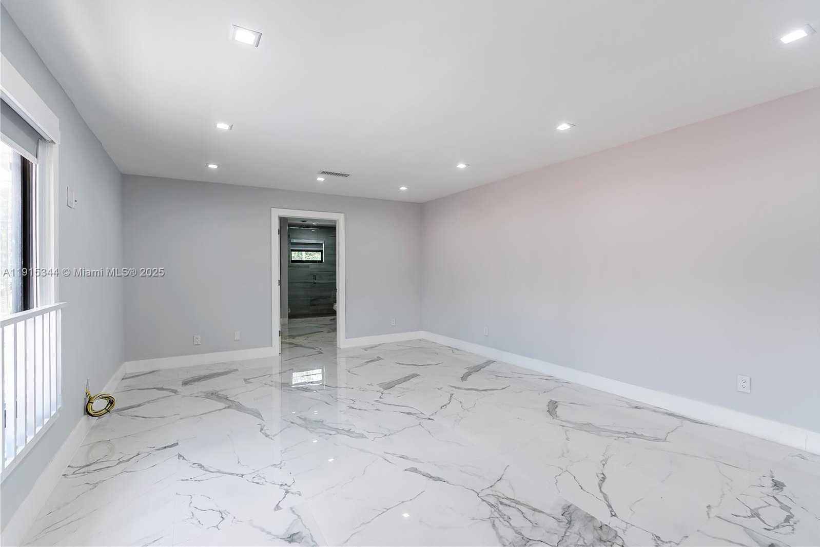 Small Image of 1600 MICANOPY AVE, Miami Number 18