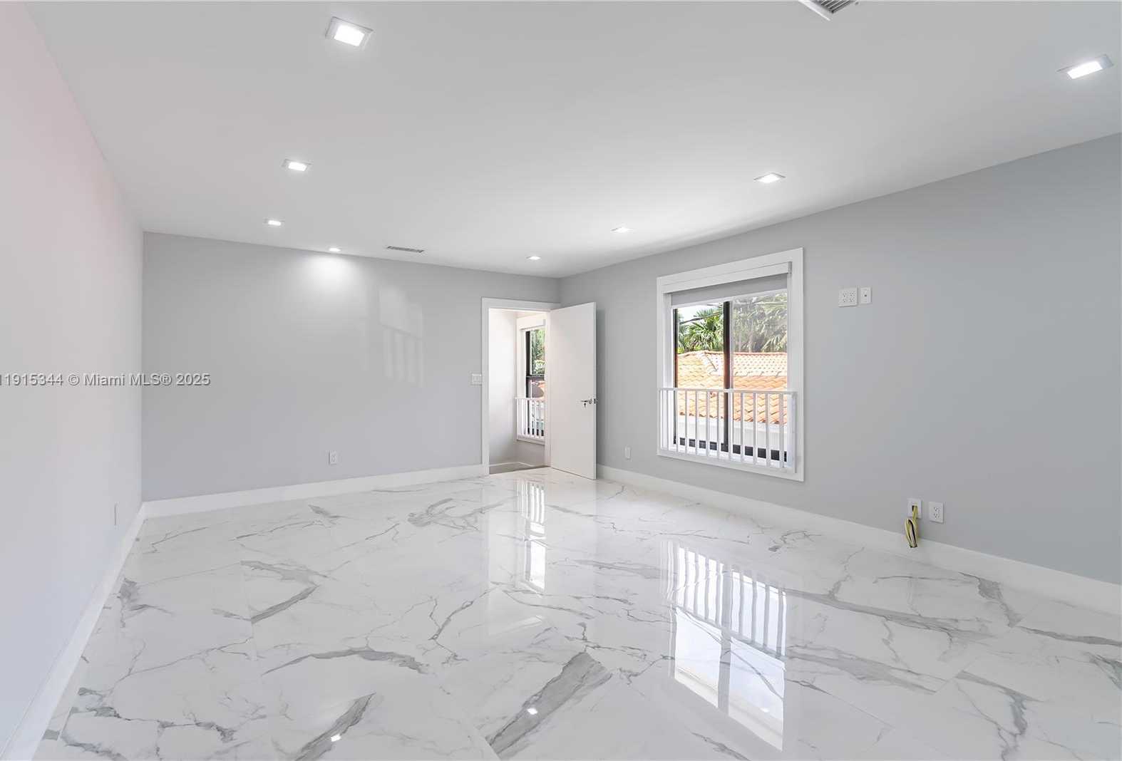 Small Image of 1600 MICANOPY AVE, Miami Number 19