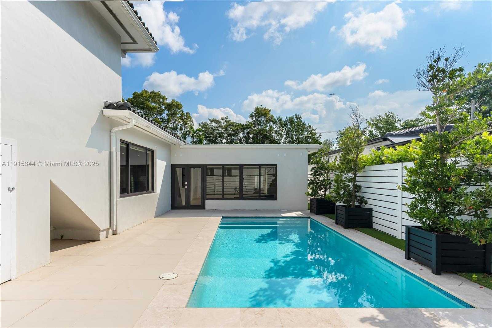 Small Image of 1600 MICANOPY AVE, Miami Number 22