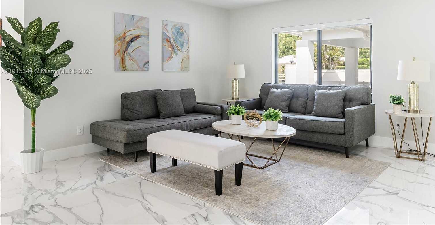 Small Image of 1600 MICANOPY AVE, Miami Number 4