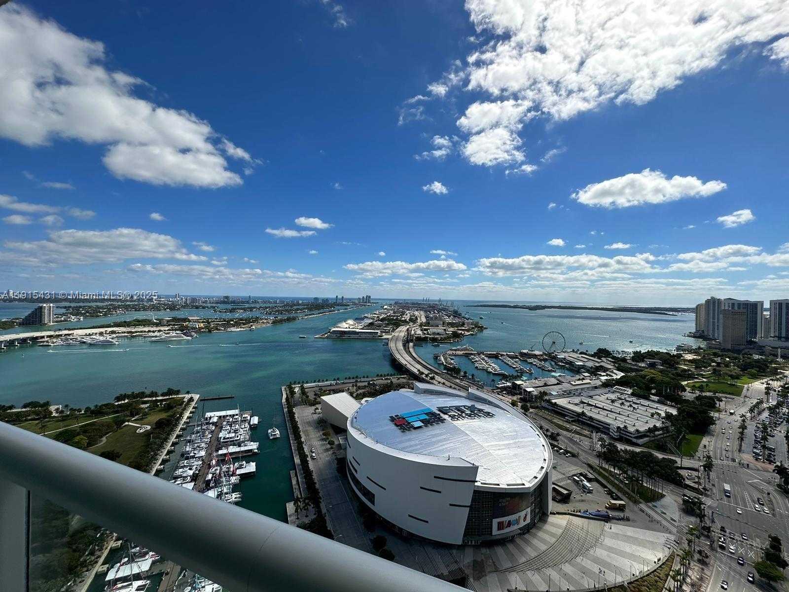 Small Image of 888 BISCAYNE BLVD #4207, Miami Number 1