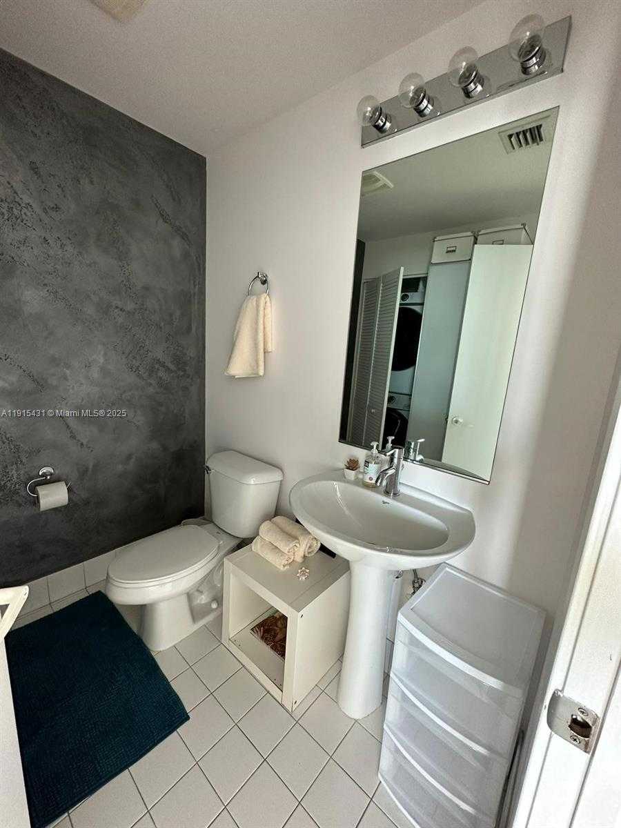 Small Image of 888 BISCAYNE BLVD #4207, Miami Number 9