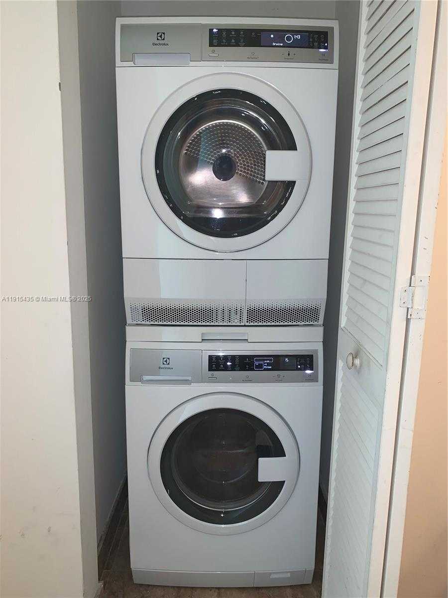 Small Image of 300 SOUTH BISCAYNE BLVD #T-1509, Miami Number 13