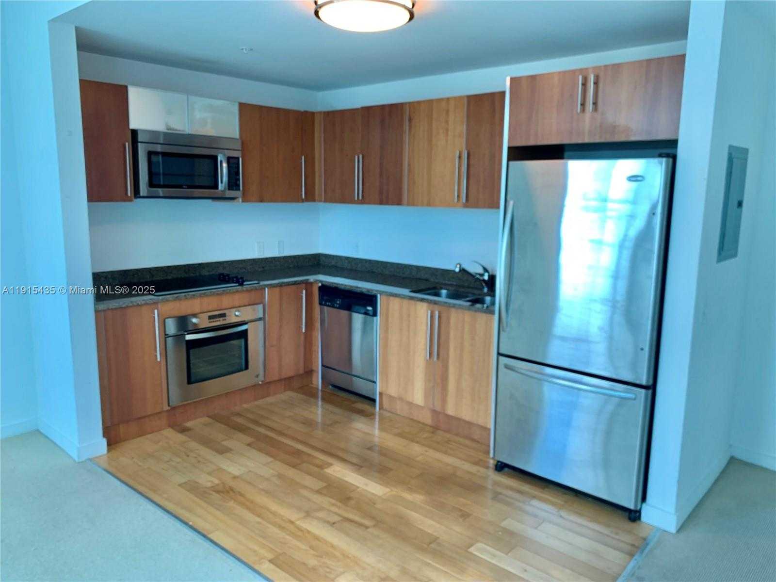 Small Image of 300 SOUTH BISCAYNE BLVD #T-1509, Miami Number 5