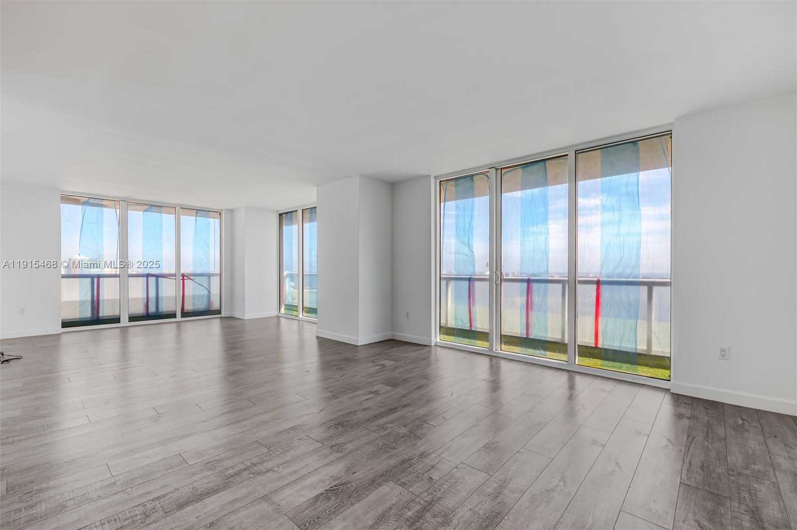 Small Image of 50 BISCAYNE BLVD #3902, Miami Number 2