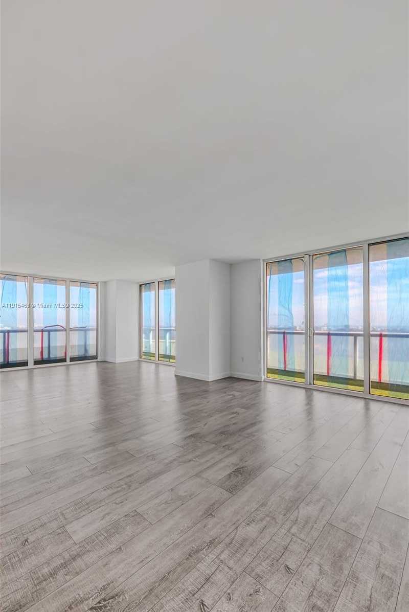 Small Image of 50 BISCAYNE BLVD #3902, Miami Number 25