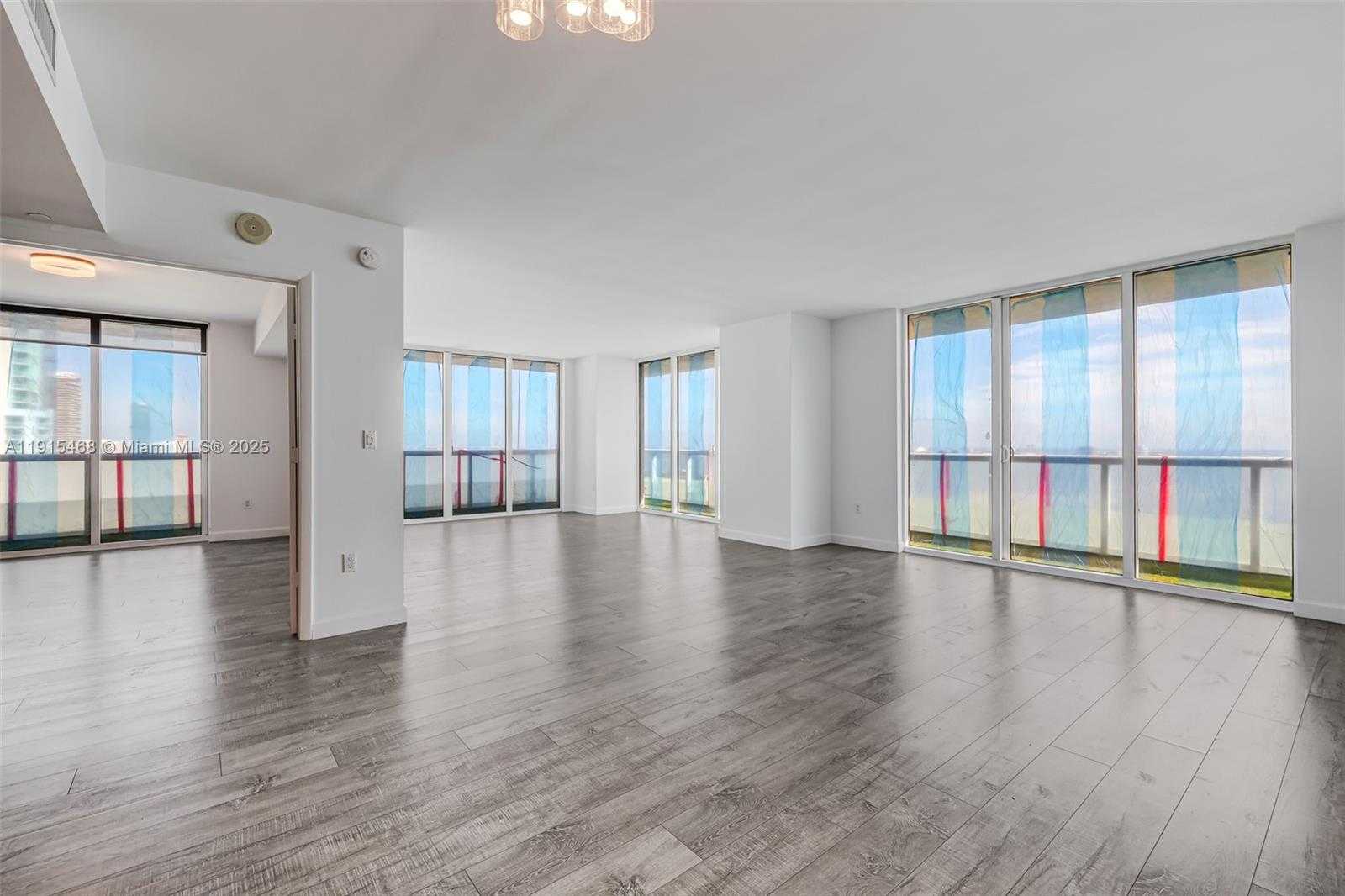 Small Image of 50 BISCAYNE BLVD #3902, Miami Number 4