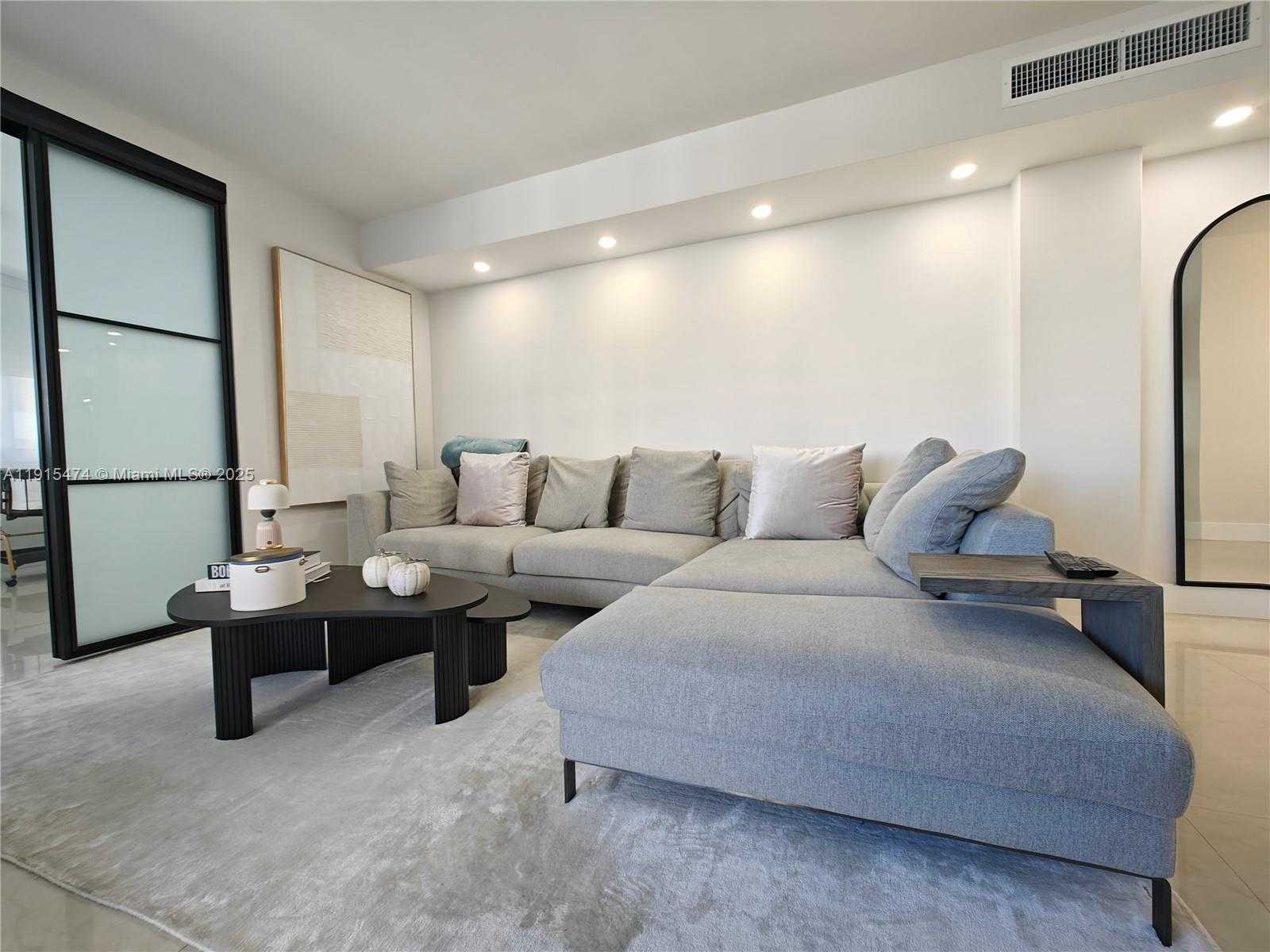 Small Image of 825 BRICKELL BAY DR #1242, Miami Number 12