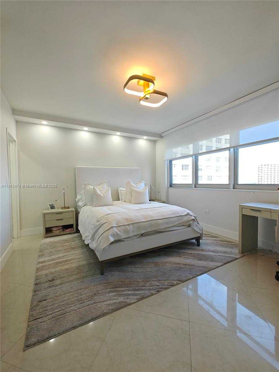 Small Image of 825 BRICKELL BAY DR #1242, Miami Number 23