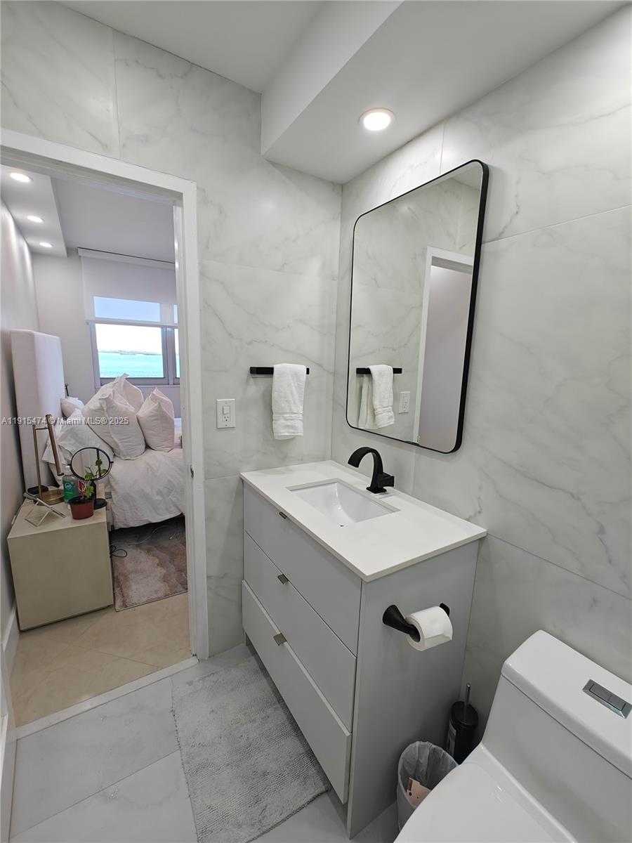 Small Image of 825 BRICKELL BAY DR #1242, Miami Number 24