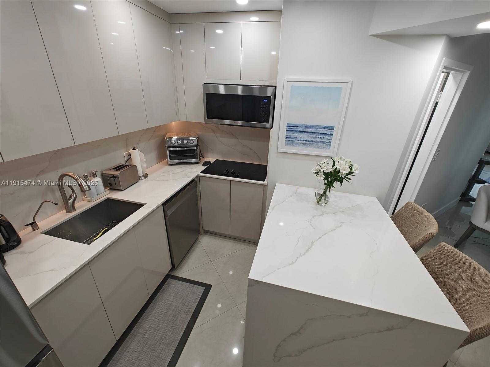 Small Image of 825 BRICKELL BAY DR #1242, Miami Number 4