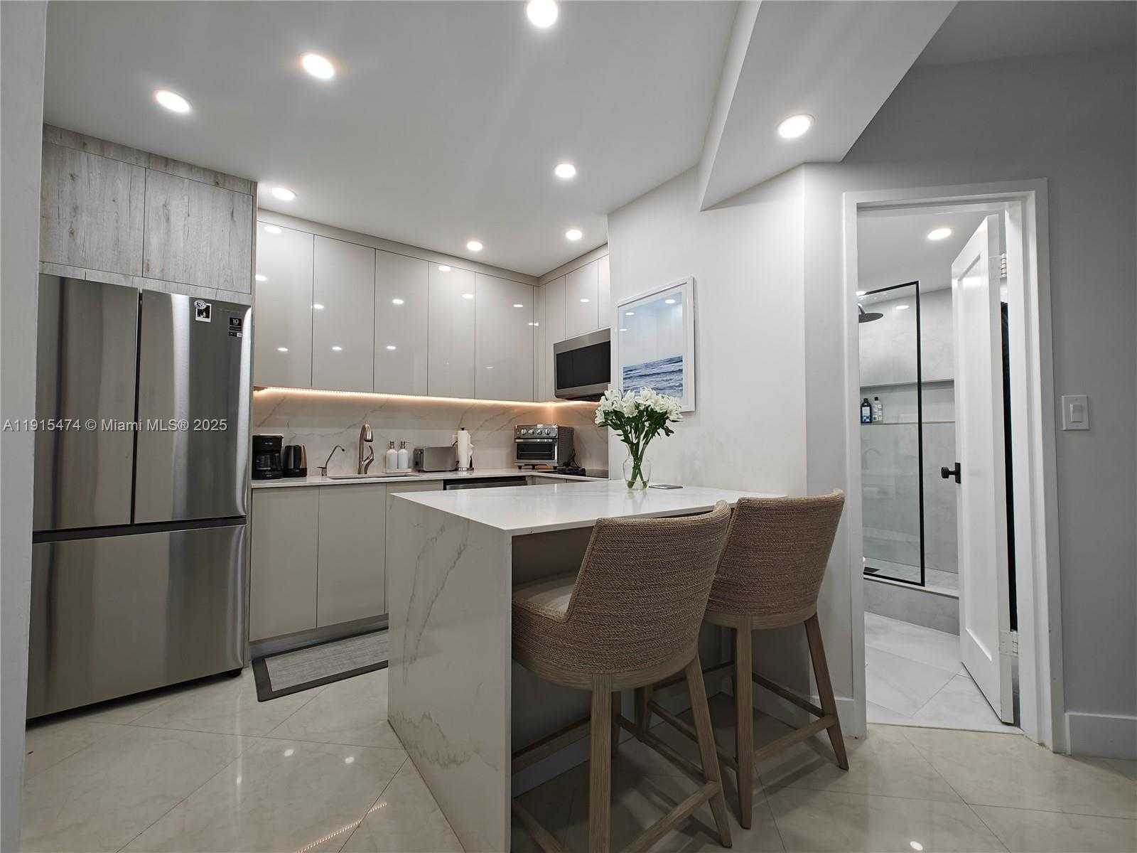 Small Image of 825 BRICKELL BAY DR #1242, Miami Number 5