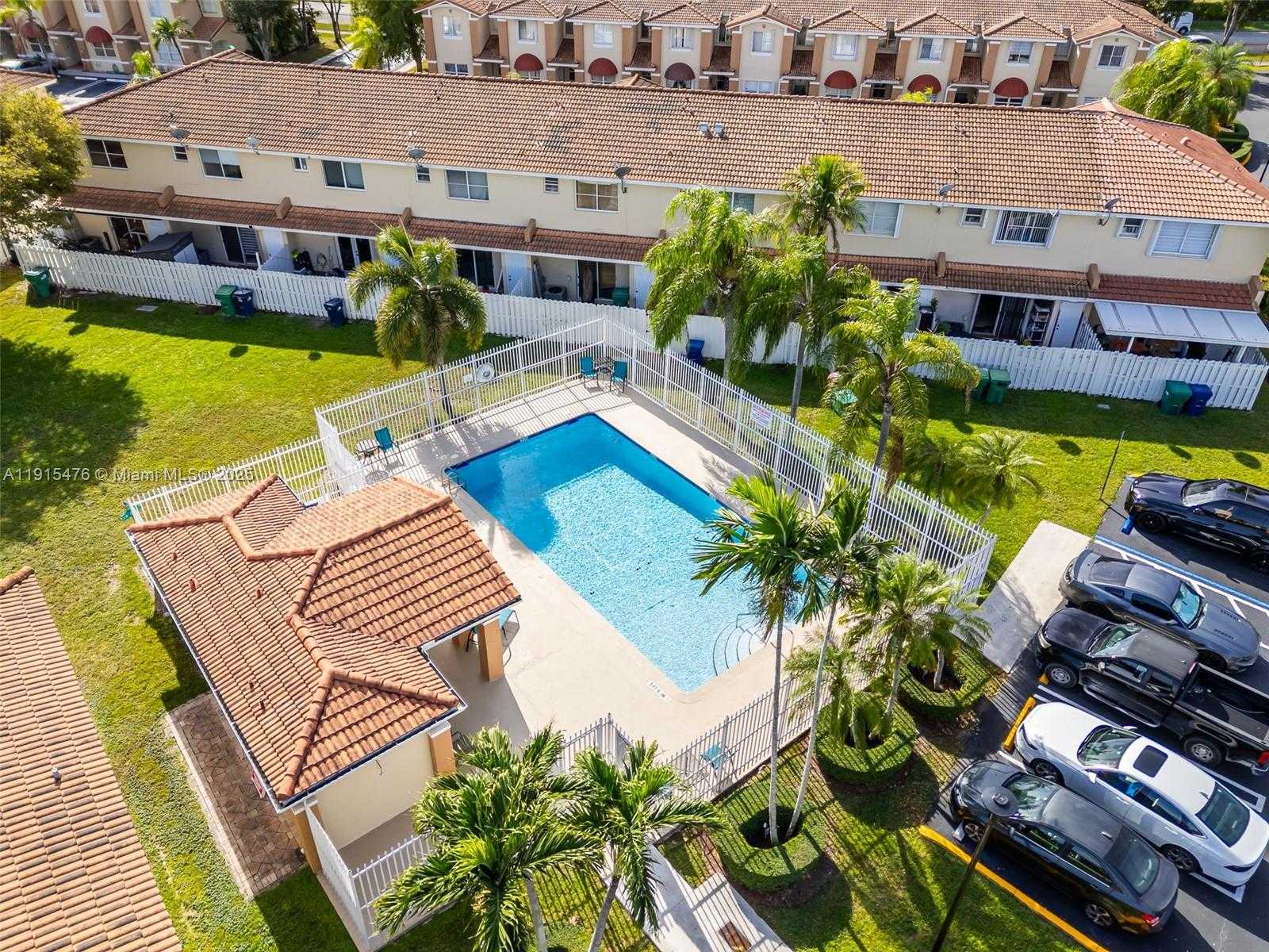 Small Image of 6263 SOUTH WEST 139TH AVE, Miami Number 36