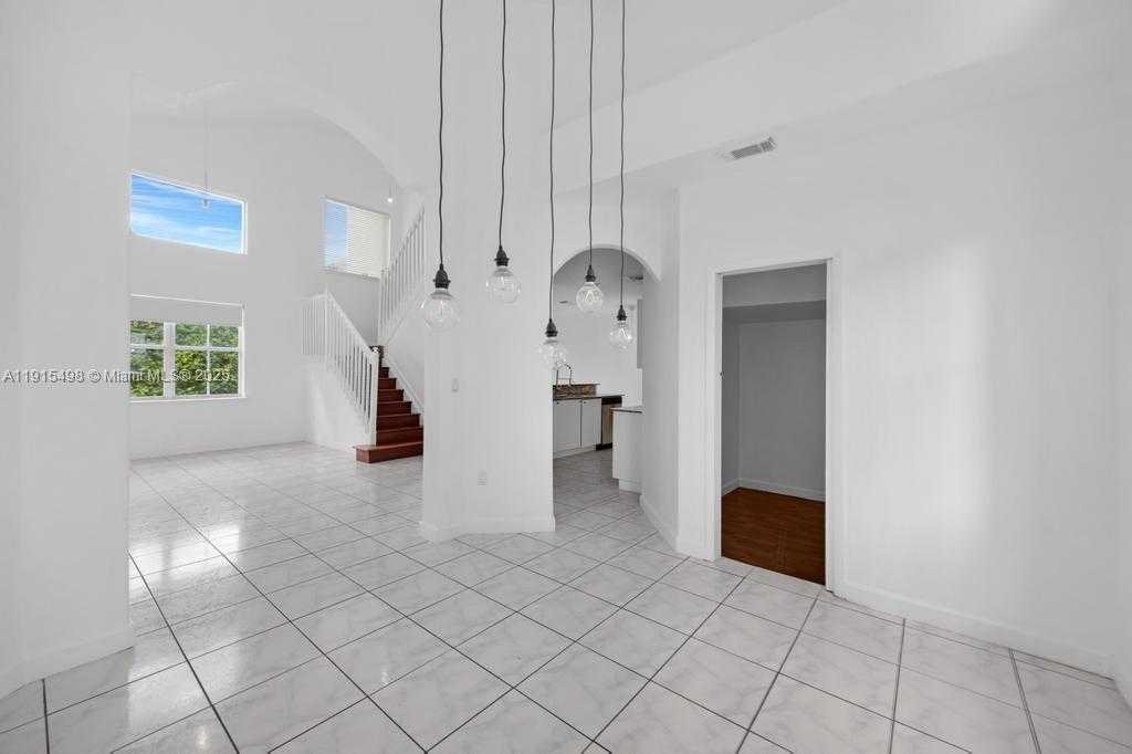 Small Image of 4863 NORTH WEST 109TH PATH, Doral Number 10