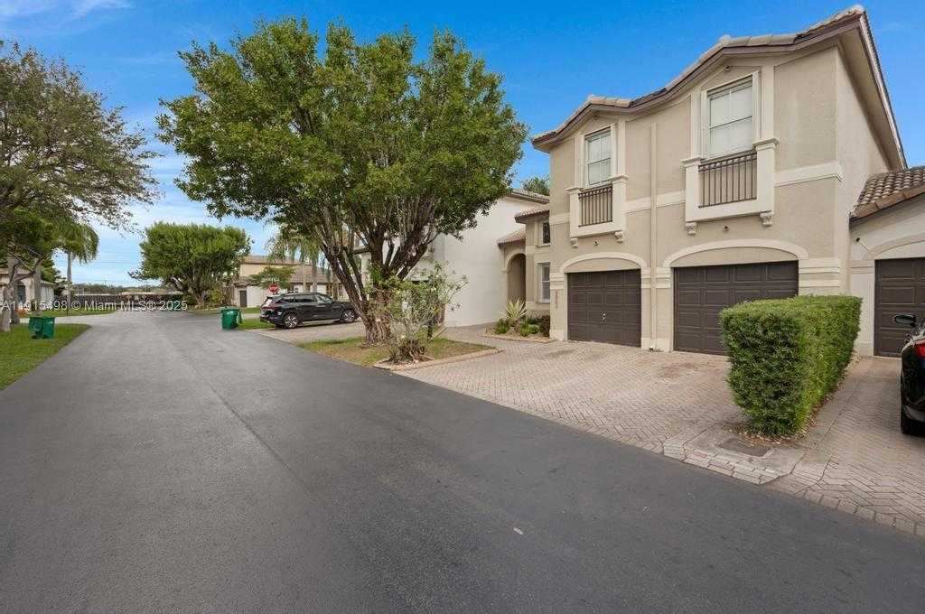 Small Image of 4863 NORTH WEST 109TH PATH, Doral Number 2