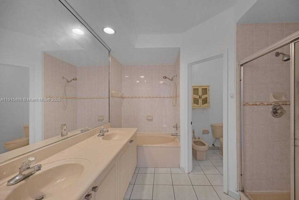 Small Image of 4863 NORTH WEST 109TH PATH, Doral Number 23