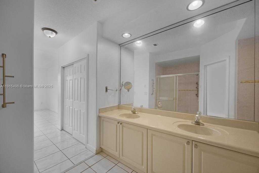 Small Image of 4863 NORTH WEST 109TH PATH, Doral Number 25