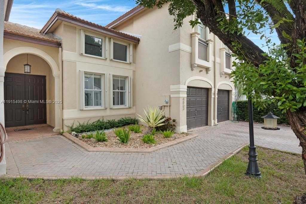 Small Image of 4863 NORTH WEST 109TH PATH, Doral Number 3