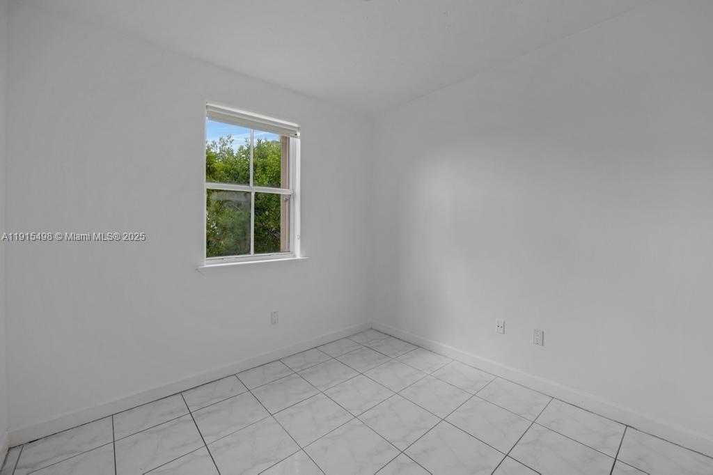 Small Image of 4863 NORTH WEST 109TH PATH, Doral Number 30