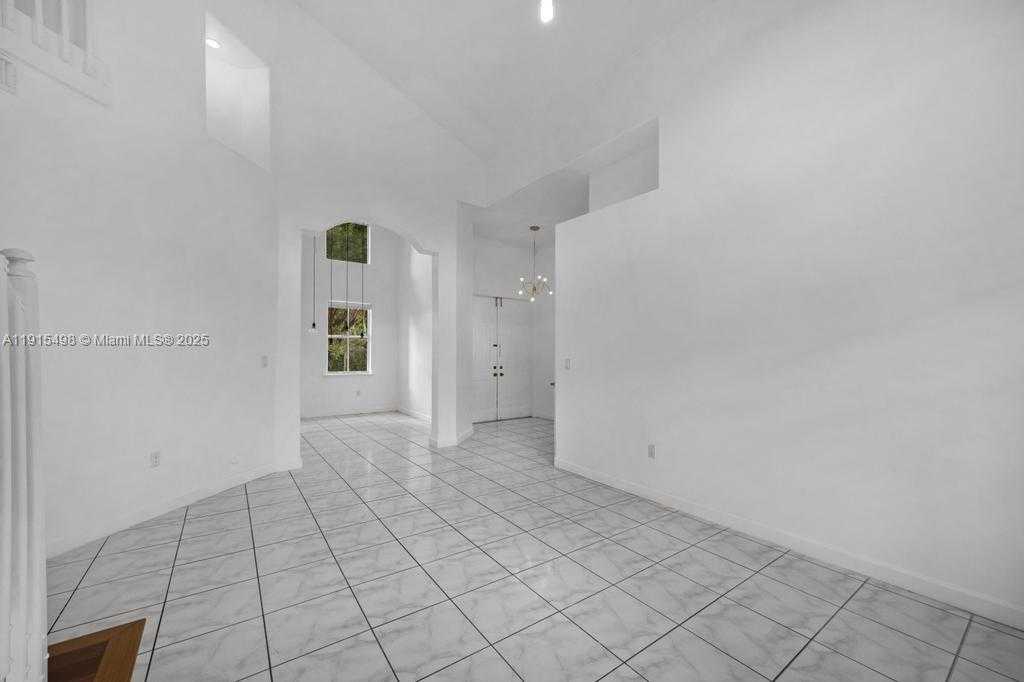 Small Image of 4863 NORTH WEST 109TH PATH, Doral Number 8