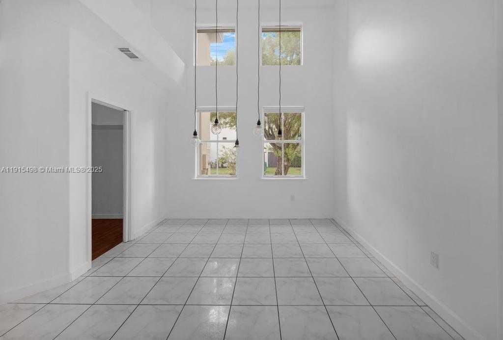 Small Image of 4863 NORTH WEST 109TH PATH, Doral Number 9