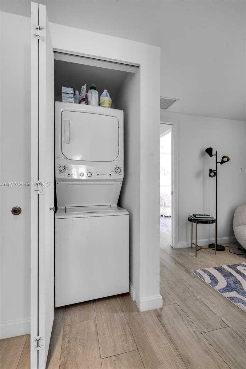 Small Image of 55 SOUTH WEST 9TH ST #4008, Miami Number 19