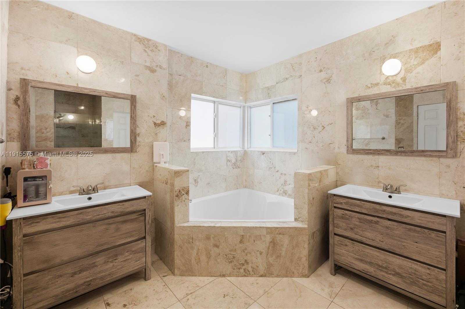 Small Image of 11243 NORTH WEST 58TH TER #1, Doral Number 34