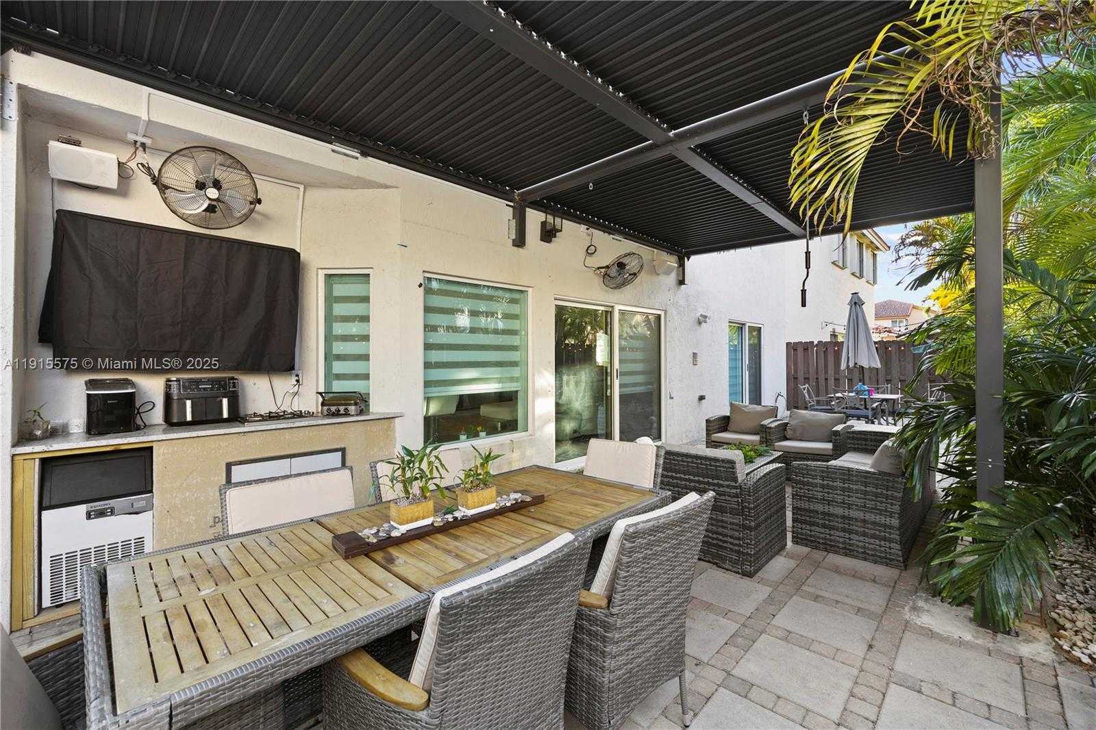 Small Image of 11243 NORTH WEST 58TH TER #1, Doral Number 5